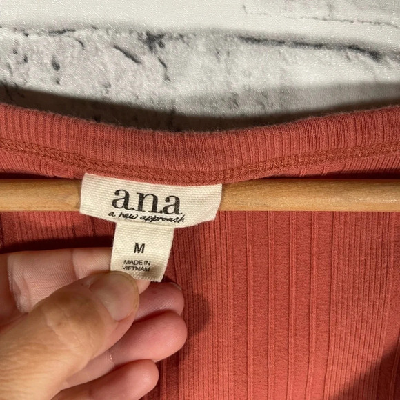 Women’s Ana Long Sleeve burnt orange ribbed long sleeve shirt Medium - Picture 2 of 3